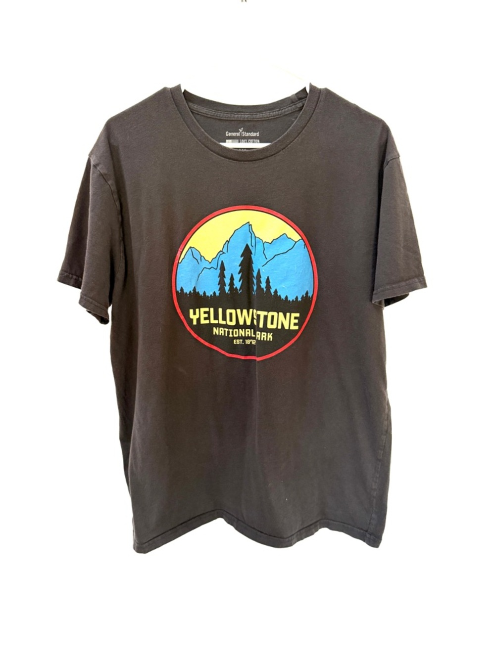 Yellowstone National Park T-Shirt, Size Mens L or Women's XL